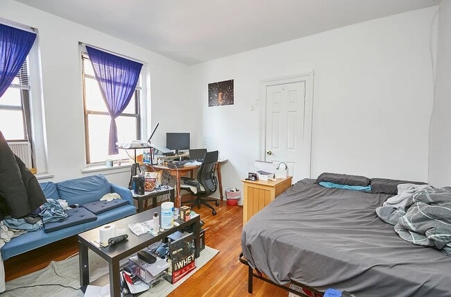 6264 Saunders St, Unit 4K in Rego Park, NY - Building Photo - Building Photo