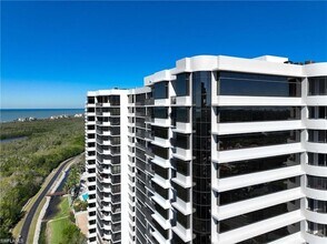 6825 Grenadier Blvd, Unit PH4 in Naples, FL - Building Photo - Building Photo