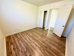 3304 SE Clinton St in Portland, OR - Building Photo - Building Photo