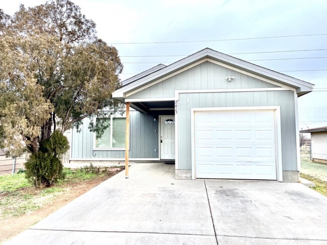 property at 2613 Globe Ave