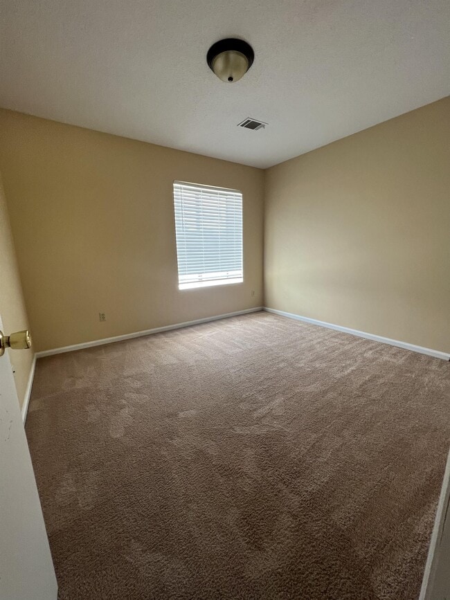 323 Beverly St in Hinesville, GA - Building Photo - Building Photo