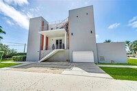 74870 Overseas Hwy in Islamorada, FL - Foto de edificio - Building Photo