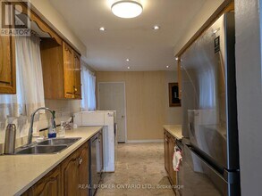 3364 Cedar Creek Dr in Mississauga, ON - Building Photo - Building Photo