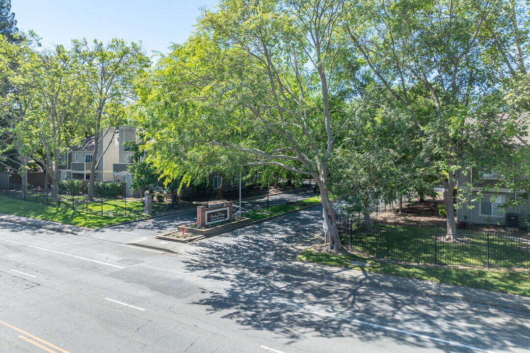 2200 Gateway Oaks Dr in Sacramento, CA - Building Photo