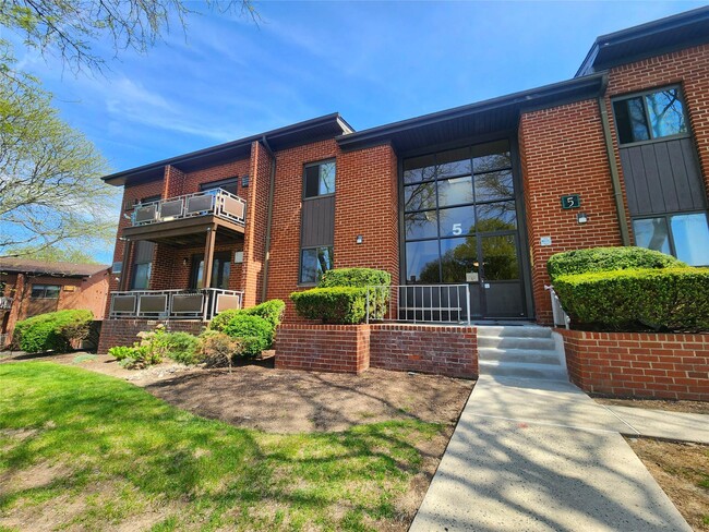 property at 5 Darian Ct