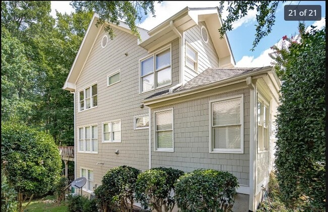 210 Columbia Pl W in Chapel Hill, NC - Building Photo - Building Photo