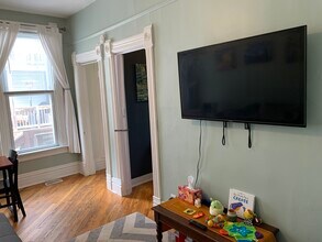 3015 N Clifton Ave, Unit #1R in Chicago, IL - Building Photo - Building Photo