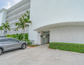 Bahia Beach in Fort Lauderdale, FL - Foto de edificio - Building Photo