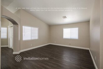 639 Stonehurst Dr in North Las Vegas, NV - Foto de edificio - Building Photo