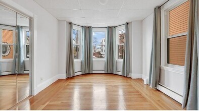 823 Dorchester Ave, Unit 1 in Boston, MA - Building Photo - Building Photo