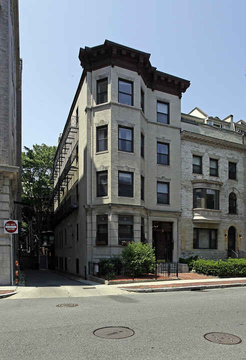 65 Hemenway St in Boston, MA - Building Photo