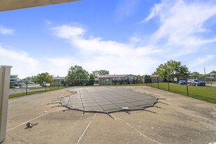 5880 Rembrandt Ct in Hanover Park, IL - Building Photo