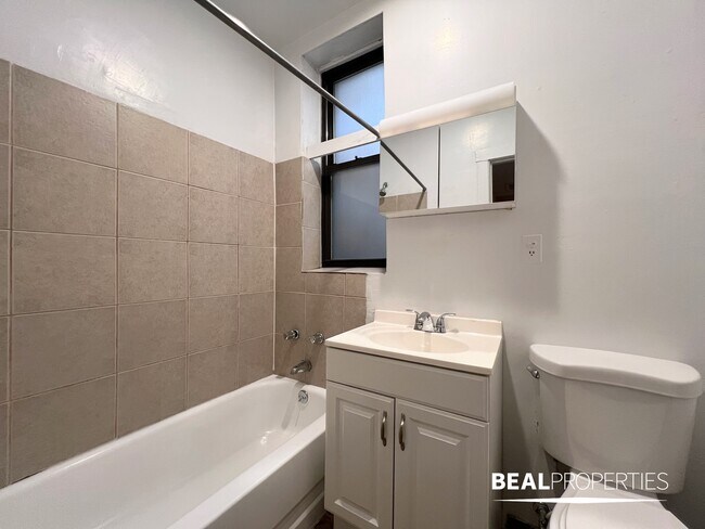 3519 N Racine Ave in Chicago, IL - Building Photo - Building Photo