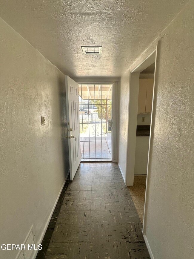 5405 Raymond Telles Dr in El Paso, TX - Building Photo - Building Photo