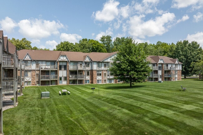 Fox Glen Apartments in Saginaw, MI - Foto de edificio - Building Photo