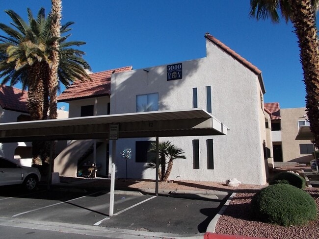5040 Spencer St in Las Vegas, NV - Building Photo - Building Photo