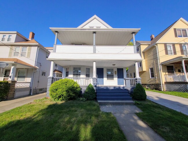 property at 1447 Rosewood Ave