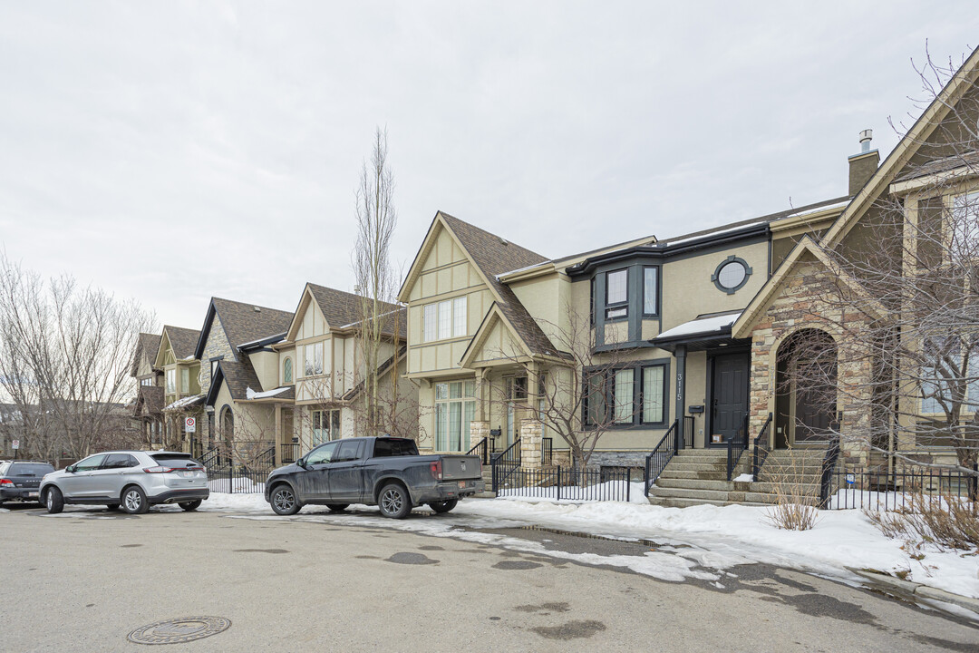 3107 Don Ethell Blvd SW in Calgary, AB - Building Photo