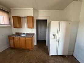 427 Spruce St, Unit 1 in Mount Pleasant, PA - Building Photo
