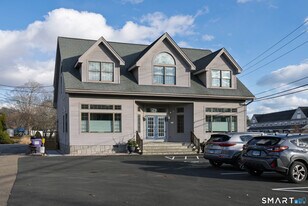 50 York St in Guilford, CT - Building Photo