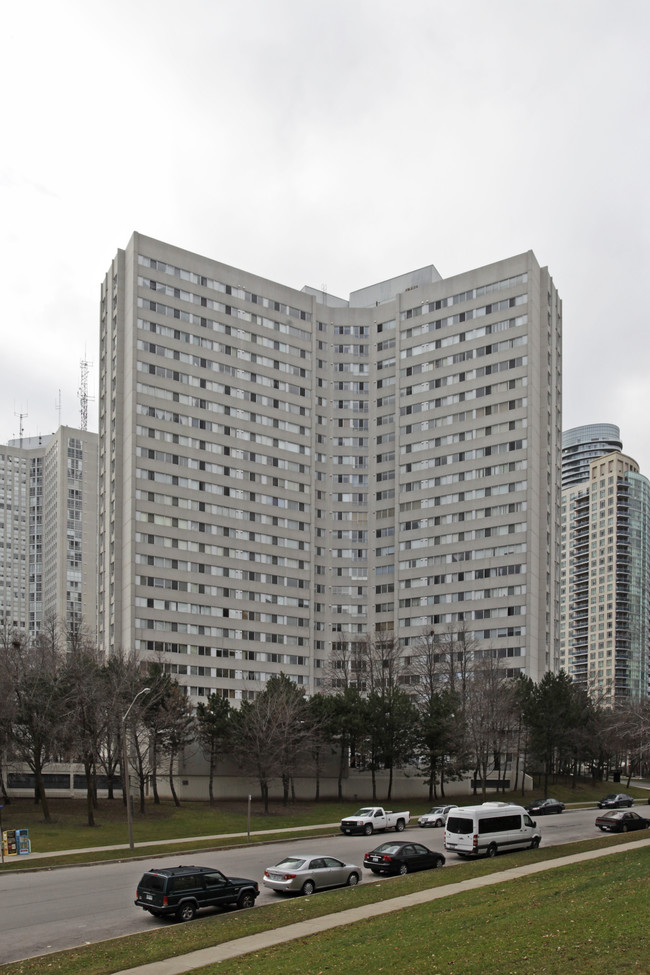 Place Royale in Mississauga, ON - Building Photo - Building Photo