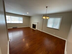 2844 Chamberlain Rd, Unit A in Fairlawn, OH - Foto de edificio - Building Photo