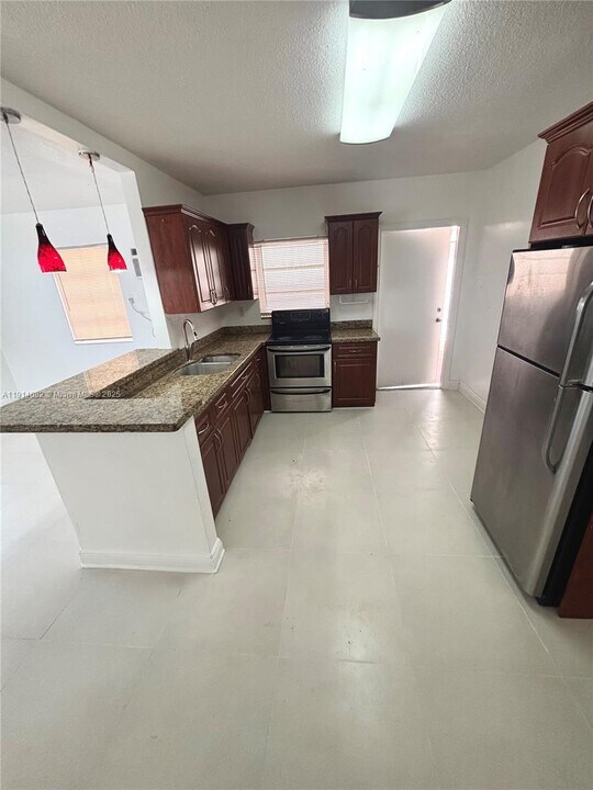 2176 SW 4th St in Miami, FL - Building Photo