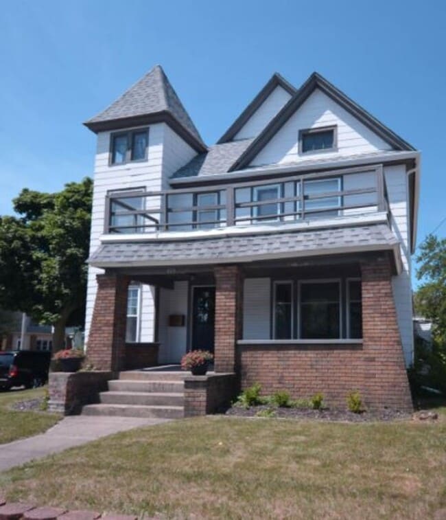 425 Fuller Ave SE in Grand Rapids, MI - Building Photo - Building Photo
