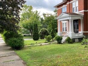 215 S William St in Johnstown, NY - Building Photo - Building Photo