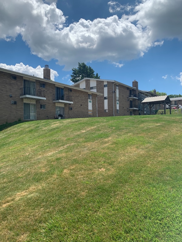 20-60-60 S Linden Rd