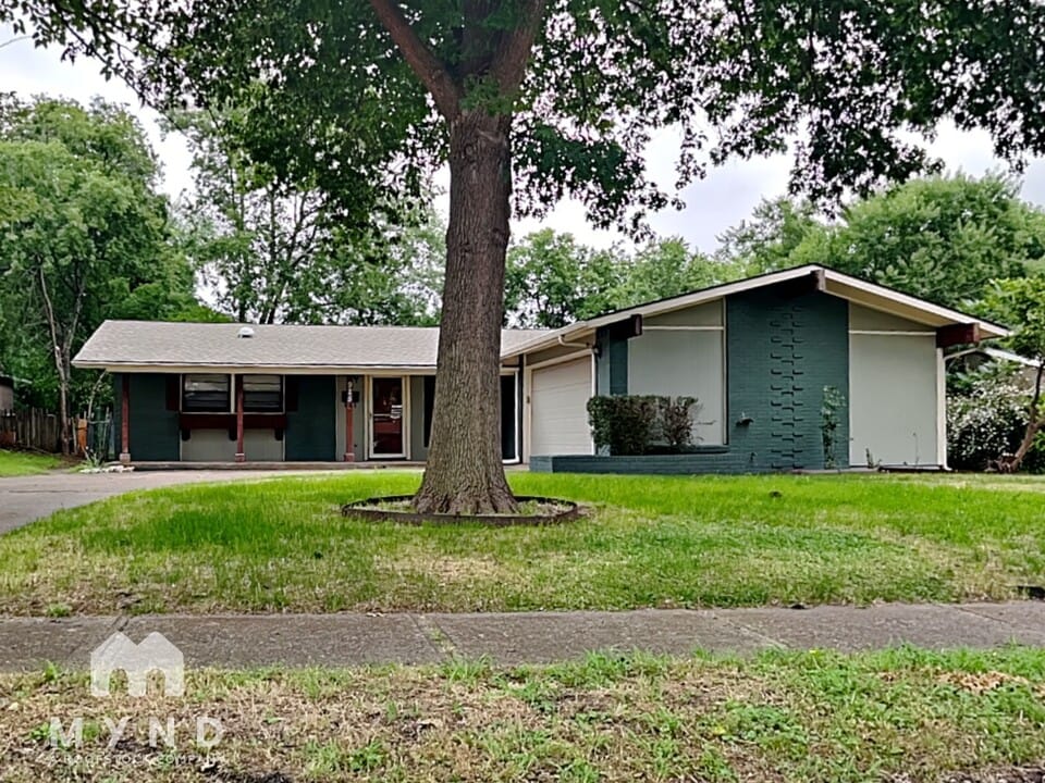 925 Warren Way in Richardson, TX - Building Photo