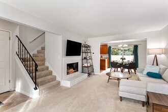 1520 NE 195th St in Lake Forest Park, WA - Building Photo - Building Photo