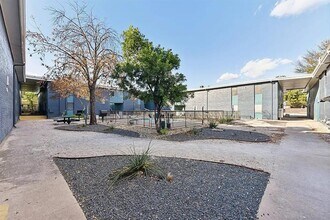 5606 N Lamar Blvd in Austin, TX - Building Photo - Building Photo