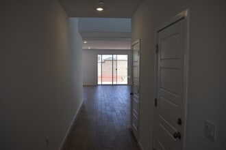 1184 Atlantica Dr S in Madera, CA - Building Photo - Building Photo
