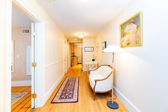21 E Concord St, Unit 1 in Boston, MA - Foto de edificio - Building Photo