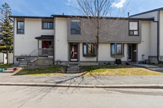 Beaconwood Village Townhomes in Ottawa, ON - Building Photo - Building Photo