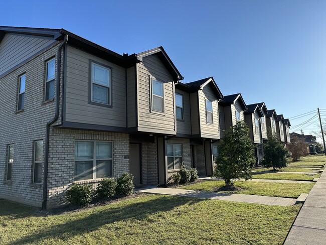 74 Bellvue Dr in Lebanon, TN - Foto de edificio - Building Photo
