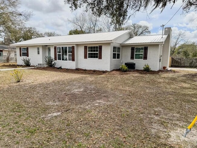property at 303 NE 5th Ave
