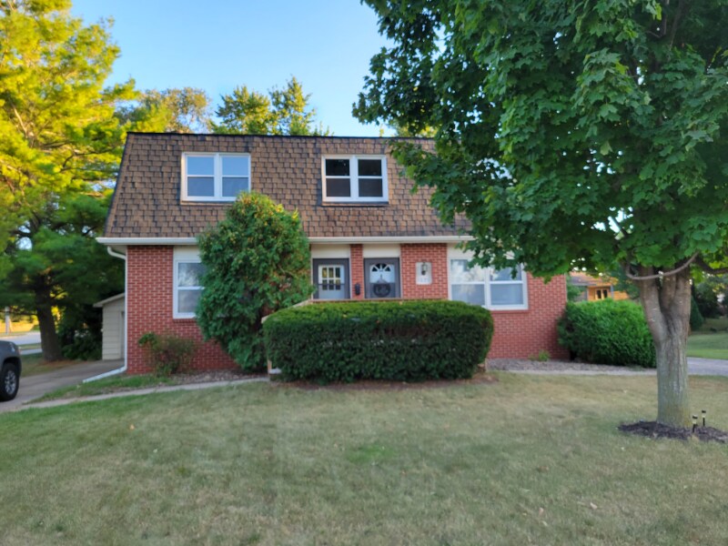 1021 SE Uehlamar Dr in Ankeny, IA - Building Photo
