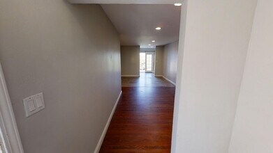 5325 E Falls View Dr in San Diego, CA - Building Photo - Building Photo