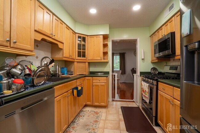 16 Thoreau Dr in Plainsboro, NJ - Building Photo - Building Photo