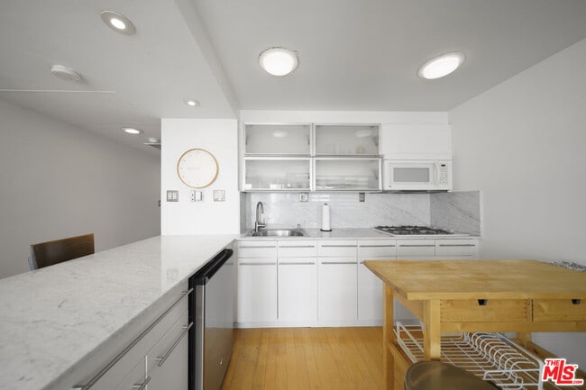 property at 800 W 1st St