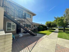 1630 Coriander Dr in Costa Mesa, CA - Building Photo - Building Photo