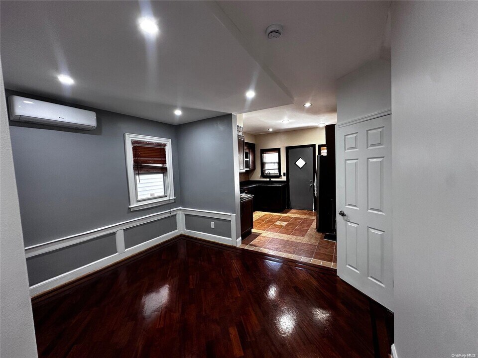 69 Bulwer Pl in Brooklyn, NY - Building Photo