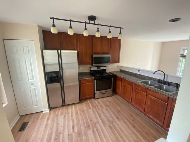 463 Springwood Dr in Joliet, IL - Building Photo - Building Photo