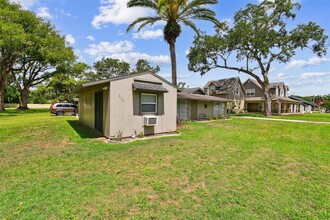 206 N Montclair Ave in Brandon, FL - Building Photo - Building Photo
