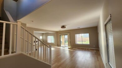 41393 W Capistrano Dr, Unit Apt. 2 in Maricopa, AZ - Foto de edificio - Building Photo