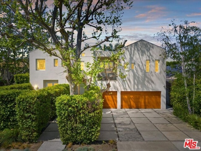 property at 211 S Valley St