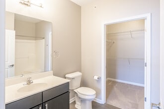 Muir Lake in Getzville, NY - Foto de edificio - Interior Photo