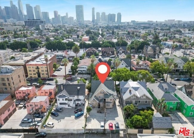 1125 S Lake St in Los Angeles, CA - Foto de edificio - Building Photo
